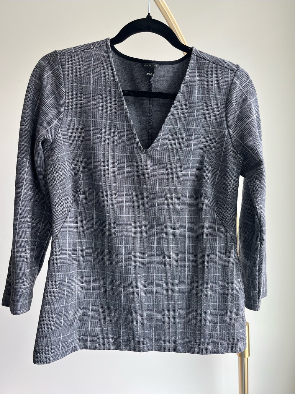 Ann Taylor Gray Plaid Long Sleeve V-Neck Dress